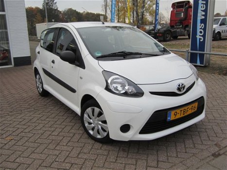 Toyota Aygo - 1.0 VVT-i Now - 1