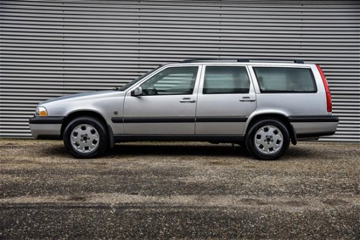 Volvo V70 - XC Classic 193pk 2.5T 4WD Aut 5 Comfort, 120.500km YOUNGTIMER - 1