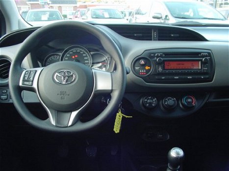 Toyota Yaris - 1.3 VVT-i Now - 1