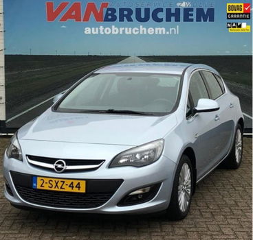 Opel Astra - 1.4 Design Edition Airco/ Navigatie/ Lichtmetalen velgen/ Trekhaak/ Parkeersensoren - 1
