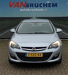 Opel Astra - 1.4 Design Edition Airco/ Navigatie/ Lichtmetalen velgen/ Trekhaak/ Parkeersensoren