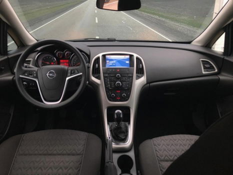 Opel Astra - 1.4 Design Edition Airco/ Navigatie/ Lichtmetalen velgen/ Trekhaak/ Parkeersensoren - 1