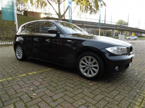 BMW 1-serie - 120i High Executive AIRCO CRUISE CONTROL LEER NAVI Financiering vanaf € 133, 00 per ma - 1