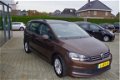 Volkswagen Touran - 1.2 TSI Comf. 7p NAVI/PDC/TREKHAAK/STANDKACHEL - 1 - Thumbnail