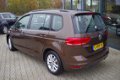 Volkswagen Touran - 1.2 TSI Comf. 7p NAVI/PDC/TREKHAAK/STANDKACHEL - 1 - Thumbnail