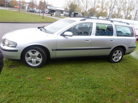 Volvo V70 - 2.4 D5 Comfort Line - 1