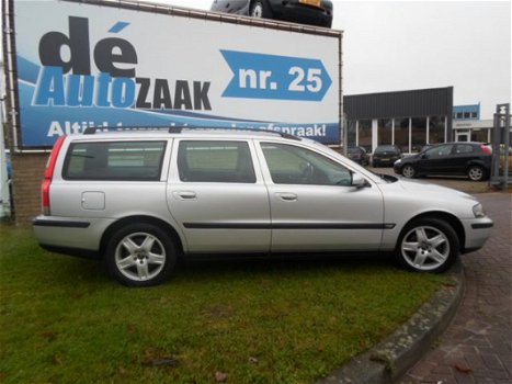 Volvo V70 - 2.4 D5 Comfort Line - 1