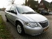 Chrysler Voyager - 2.4i SE Luxe 6 Persoons Trekhaak 1600kg Airco Cruise 1e eig - 1 - Thumbnail