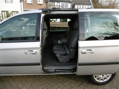 Chrysler Voyager - 2.4i SE Luxe 6 Persoons Trekhaak 1600kg Airco Cruise 1e eig - 1