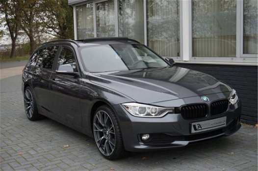BMW 3-serie Touring - 320d High Exe Navi|Pano|Xenon|Cruis Grijs Metallic - 1