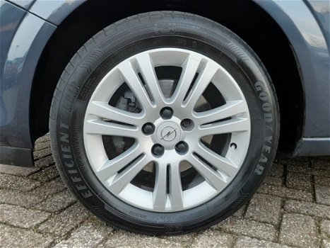 Opel Astra - 1.8i-16V Edition Navigatie/Leer/Automaat/16inch - 1