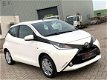 Toyota Aygo - 1.0 VVT-i X-Play 5-DEURS l LED l CAMERA l AIRCO - 1 - Thumbnail