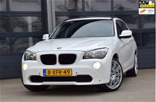 BMW X1 - SDrive18i Executive * AUTOMAAT * PANORAMA * NAVIGATIE * KETTING VERVANGEN