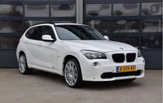 BMW X1 - SDrive18i Executive * AUTOMAAT * PANORAMA * NAVIGATIE * KETTING VERVANGEN - 1