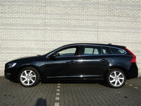 Volvo V60 - T3 MOMENTUM / 100% DEALERONDERHOUDEN - 1