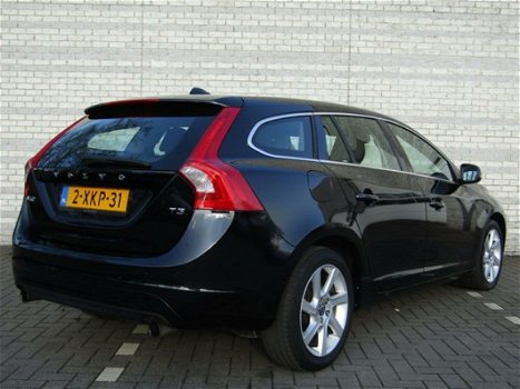 Volvo V60 - T3 MOMENTUM / 100% DEALERONDERHOUDEN - 1