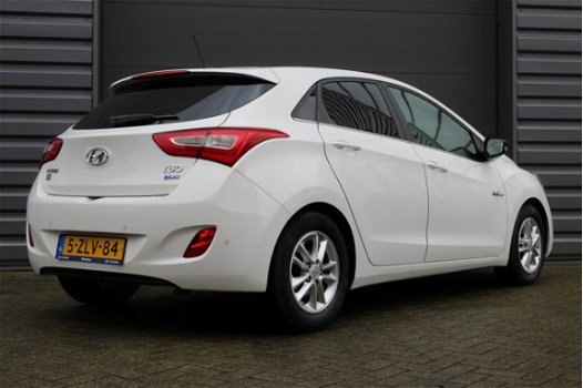 Hyundai i30 - 1.6 GDI Go | Navgatie | Camera | Cruise control | Trekhaak | - 1