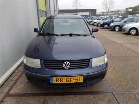 Volkswagen Passat - 1.8-5V Trendline - 1