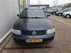 Volkswagen Passat - 1.8-5V Trendline