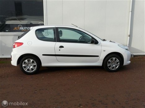 Peugeot 206 - 1.1 XR 3-Drs Airco zeer nette auto - 1