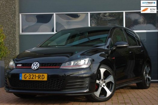 Volkswagen Golf - 2.0 TSI GTI DSG / PDC + CAMERA / NAVI / LED / BT-AUDIO - 1