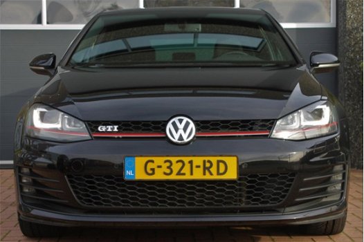 Volkswagen Golf - 2.0 TSI GTI DSG / PDC + CAMERA / NAVI / LED / BT-AUDIO - 1