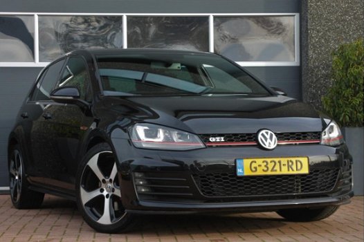 Volkswagen Golf - 2.0 TSI GTI DSG / PDC + CAMERA / NAVI / LED / BT-AUDIO - 1