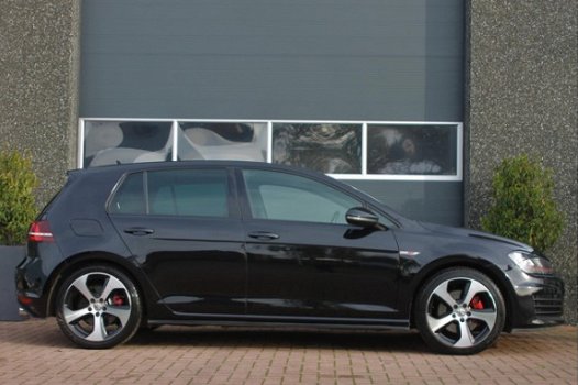 Volkswagen Golf - 2.0 TSI GTI DSG / PDC + CAMERA / NAVI / LED / BT-AUDIO - 1