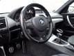 BMW 1-serie - 120d M-SPORT * Bi-XENON, NAVI-PROF, HALF-LEDER met BLAUWE STICKELS, SCHUIF/KANTEL, SPI - 1 - Thumbnail