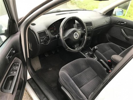 Volkswagen Bora - 1.6 Trendline * NIEUWE APK BIJ AFLEVERING - 1