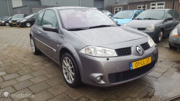 Renault Mégane - 1.6-16V Privilège SPORTUITVOERING, airco/sportvelgen, cruise control, apk, zeer net - 1