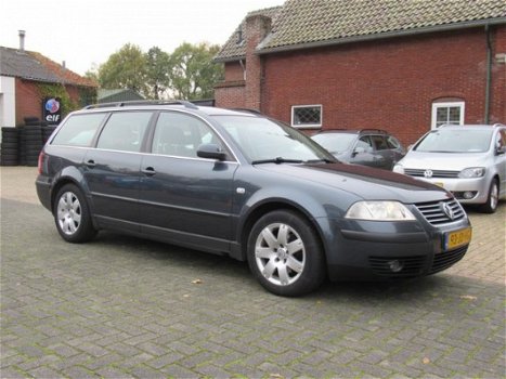 Volkswagen Passat Variant - 2.0 Trendline - 1