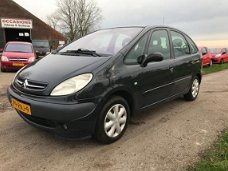 Citroën Xsara Picasso - 1.8i-16V Kijk bij onze andere auto's