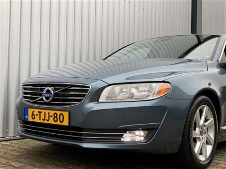 Volvo V70 - 1.6 D2 Nordic+ Aut. | Leder | Nav | Voorruitverw. | € 1.000, - Sl - 1
