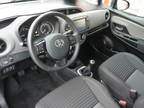 Toyota Yaris - 1.0 VVT-i Active Navigatie | Regensensor | Camera | Climate control | Bluetooth - 1