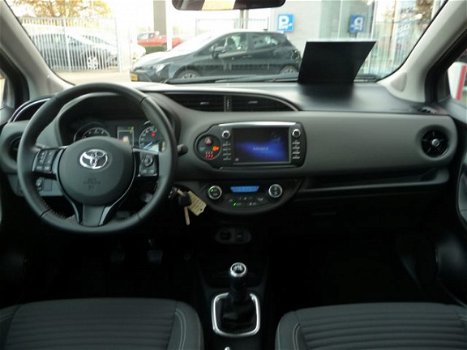 Toyota Yaris - 1.0 VVT-i Active Navigatie | Regensensor | Camera | Climate control | Bluetooth - 1