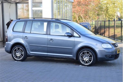 Volkswagen Touran - 1.6 - 16V FSI 2004 Airco - 1