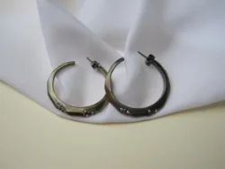 Oorbellen Dyrberg Kern bronskleurig hoekig model met kristal rijnsteentjes 3.4x3.1 cm