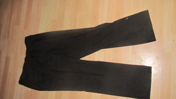31-12 Prachtige Zwarte Pantalon met Krijtstreep Maat XL - 1