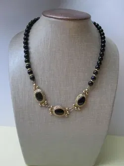 Ketting 1928 jewelry compagny zwarte kunststof kralen en cabochons 42-48.5 cm