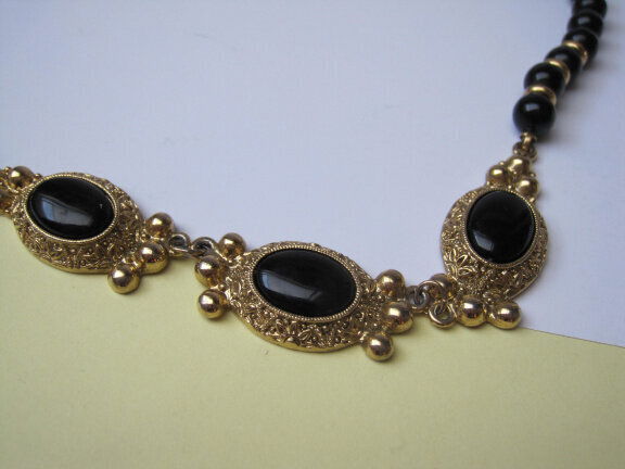 VERKOCHT ES Ketting 1928 jewelry compagny zwarte kunststof kralen en cabochons 42-48.5 cm - Afbeelding 2