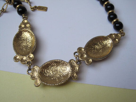 VERKOCHT ES Ketting 1928 jewelry compagny zwarte kunststof kralen en cabochons 42-48.5 cm - Afbeelding 4
