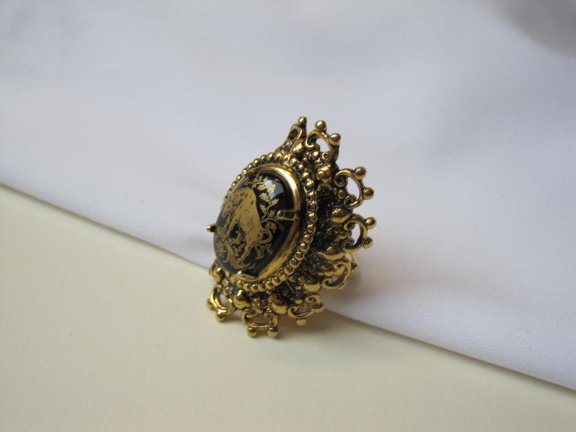 Ring maat 18 variabel goudkleurig met zwart vergulde keramiek porseleinen stier cabochon - Afbeelding 8