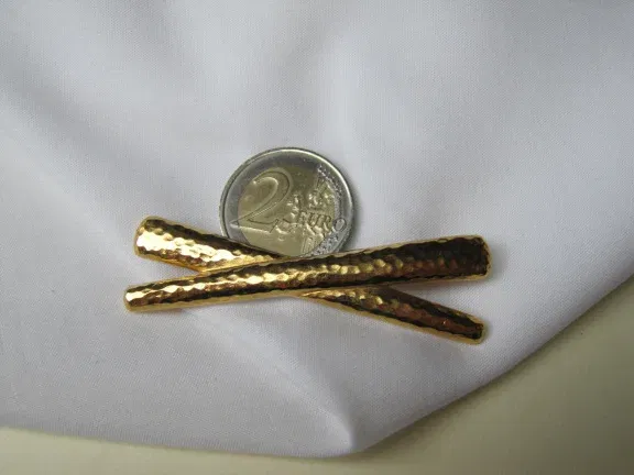Broche Monet goudkleurig gehamerd kruis model 6.4x1.9 cm - Afbeelding 5