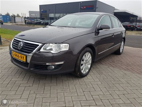 Volkswagen Passat - 2.0 FSI Trendline - 1