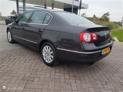 Volkswagen Passat - 2.0 FSI Trendline - 1