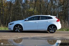 Volvo V40 - D4 Summum | 190pk | dealer onderhouden | 18" Midir | Panoramadak | ECC