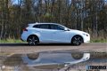 Volvo V40 - D4 Summum | 190pk | dealer onderhouden | 18