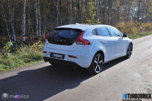 Volvo V40 - D4 Summum | 190pk | dealer onderhouden | 18