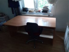 Bureau zonder onderkast met gratis bureaustoel